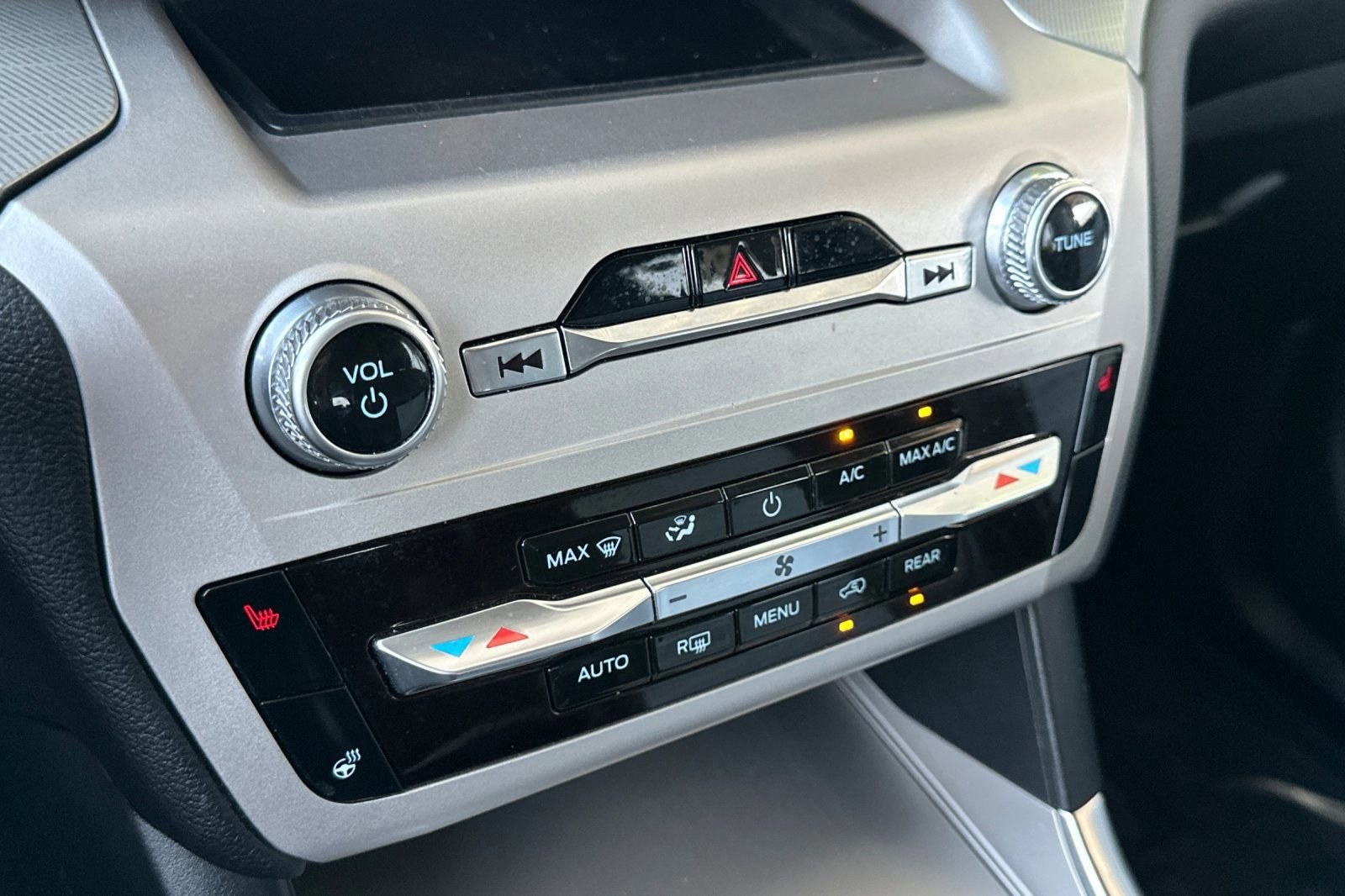 Certified 2022 Ford Explorer XLT w/ Equipment Group 202A image 32