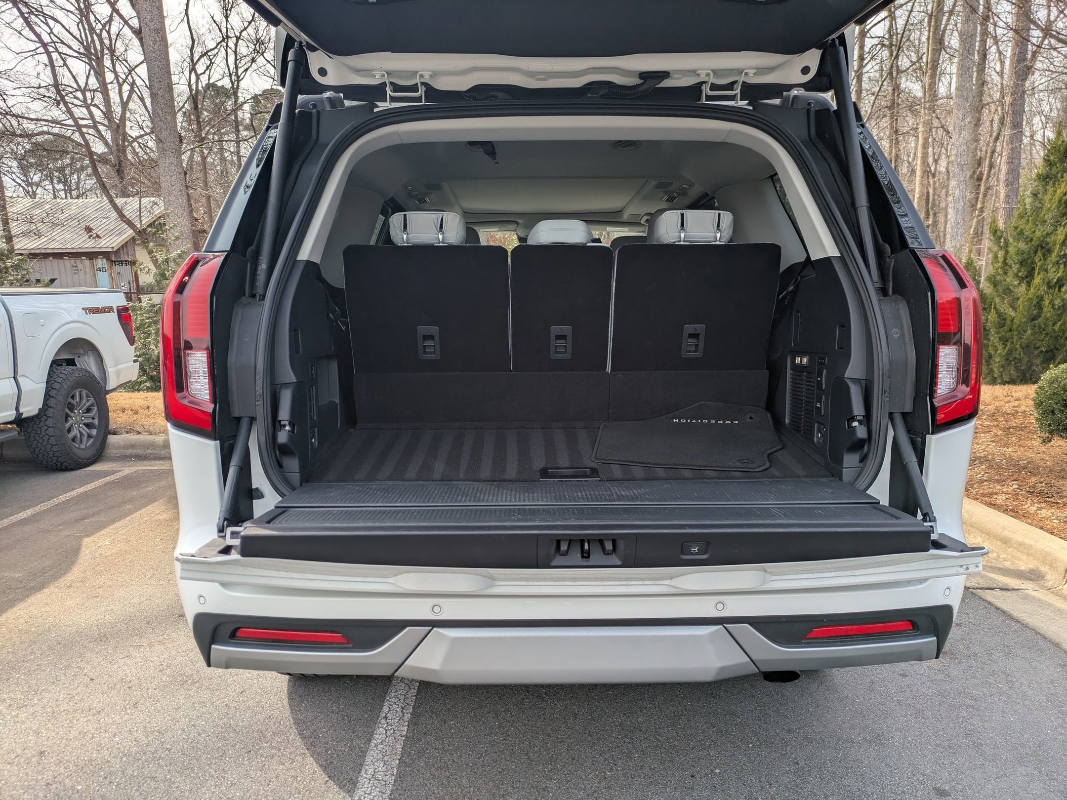 Certified 2025 Ford Expedition Platinum w/ Driver's Package image 33