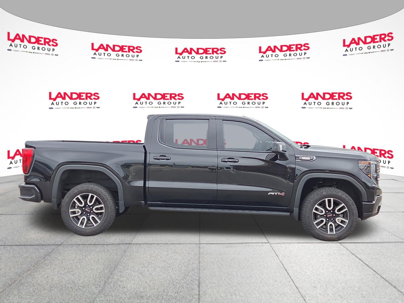 Used 2022 GMC Sierra 1500 AT4 w/ AT4 Preferred Package AWD/4WD image 2