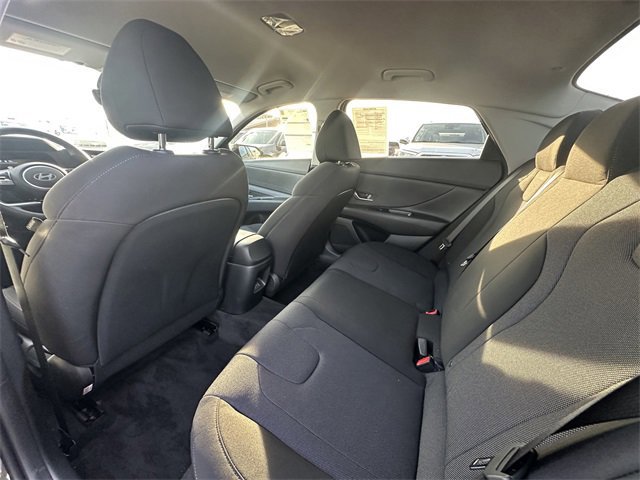 Used 2025 Hyundai Elantra SE image 19