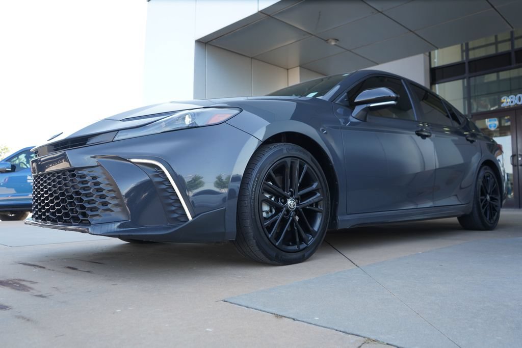 Used 2025 Toyota Camry SE w/ Convenience Package FWD image 5