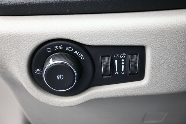 Used 2020 Chrysler Pacifica Limited FWD image 26