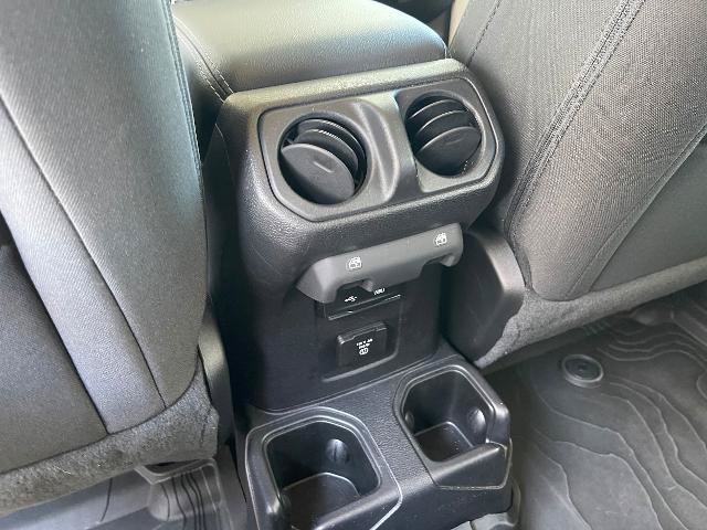 Used 2019 Jeep Wrangler Unlimited Sahara AWD/4WD image 23