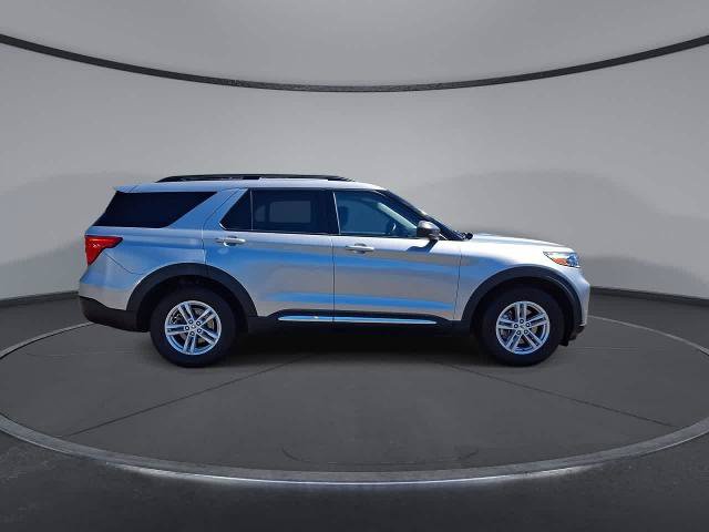Certified 2021 Ford Explorer XLT w/ Equipment Group 202A AWD/4WD image 9