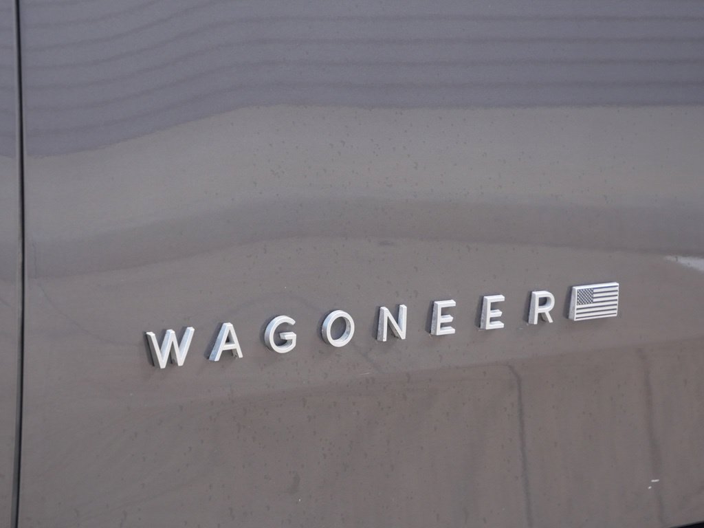 Used 2024 Jeep Wagoneer L Series III w/ Flexible Seating Group AWD/4WD image 11