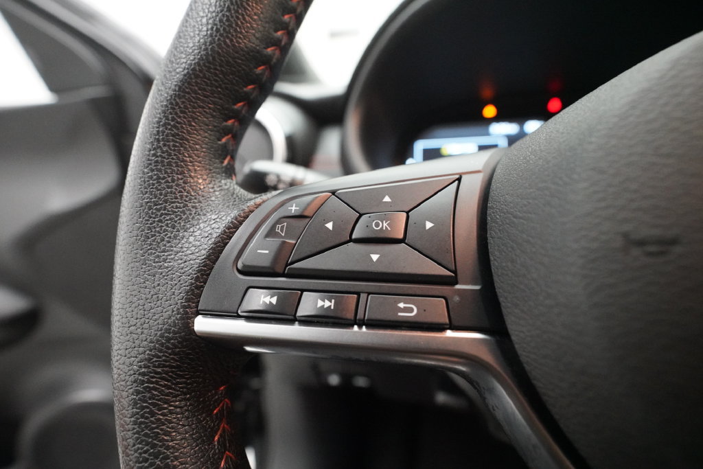 Used 2023 Nissan Kicks SR FWD image 17