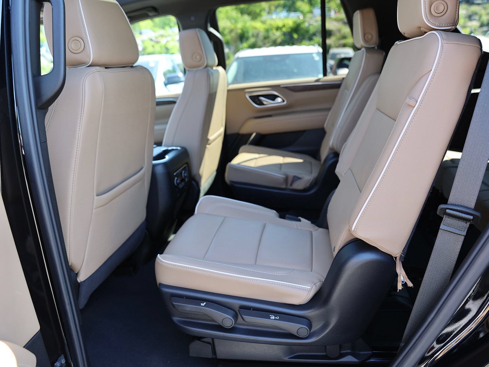 Used 2024 Chevrolet Tahoe Premier AWD/4WD image 23