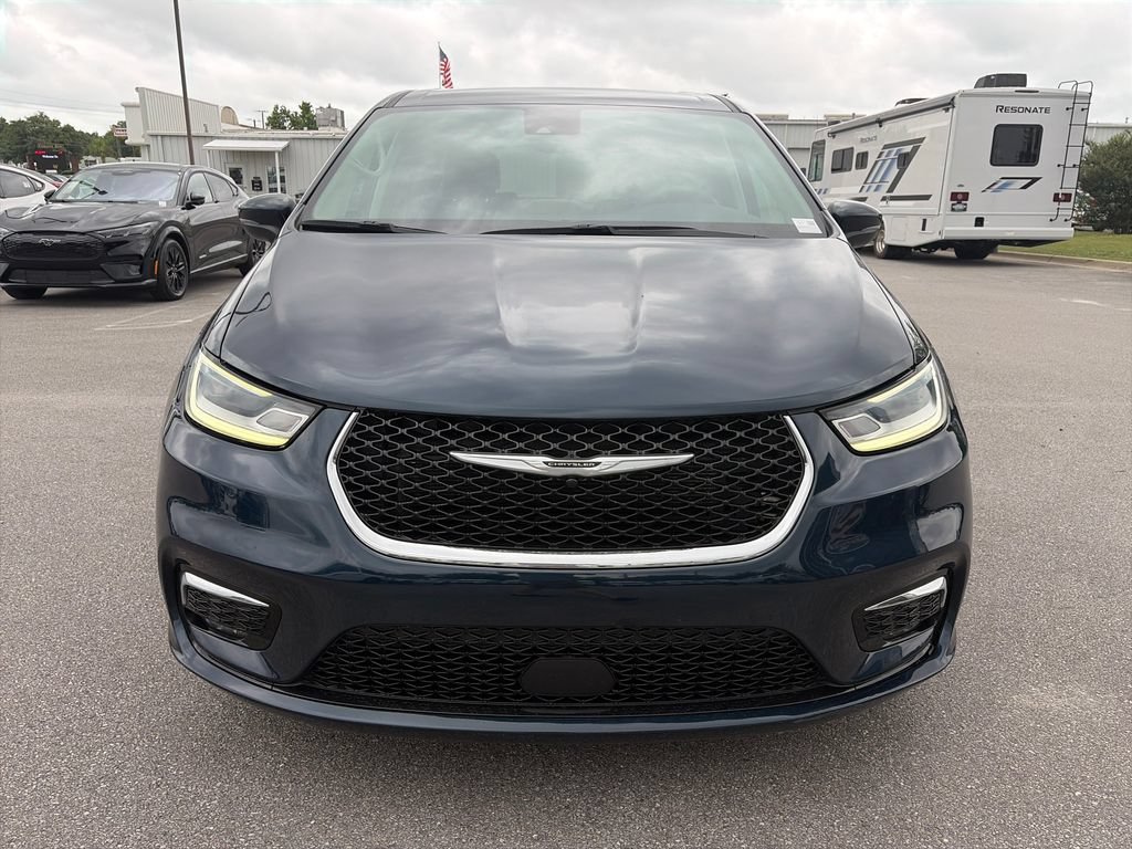Used 2023 Chrysler Pacifica Touring-L FWD image 10