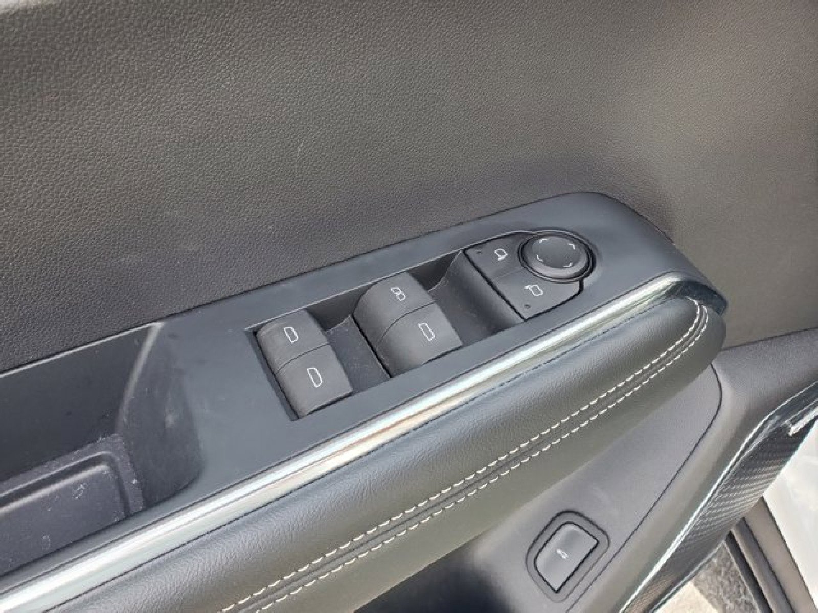 Used 2025 GMC Acadia Elevation w/ Elevation Premium Package image 15