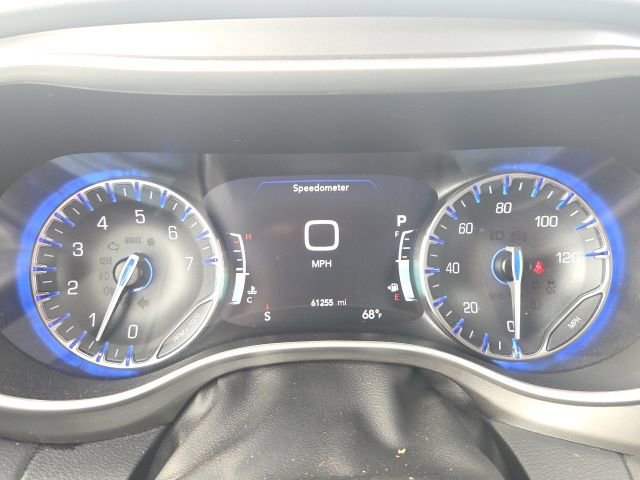 Used 2023 Chrysler Pacifica Touring-L FWD image 45