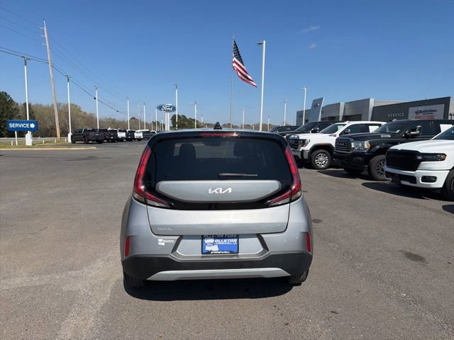Used 2023 Kia Soul LX image 4
