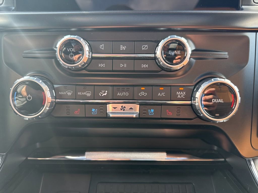 Certified 2023 Ford F150 Platinum w/ Equipment Group 701A High image 30