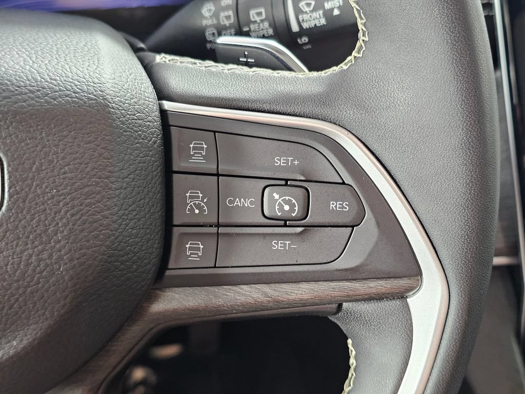 Used 2024 Jeep Grand Cherokee Limited w/ Luxury Tech Group II AWD/4WD image 30