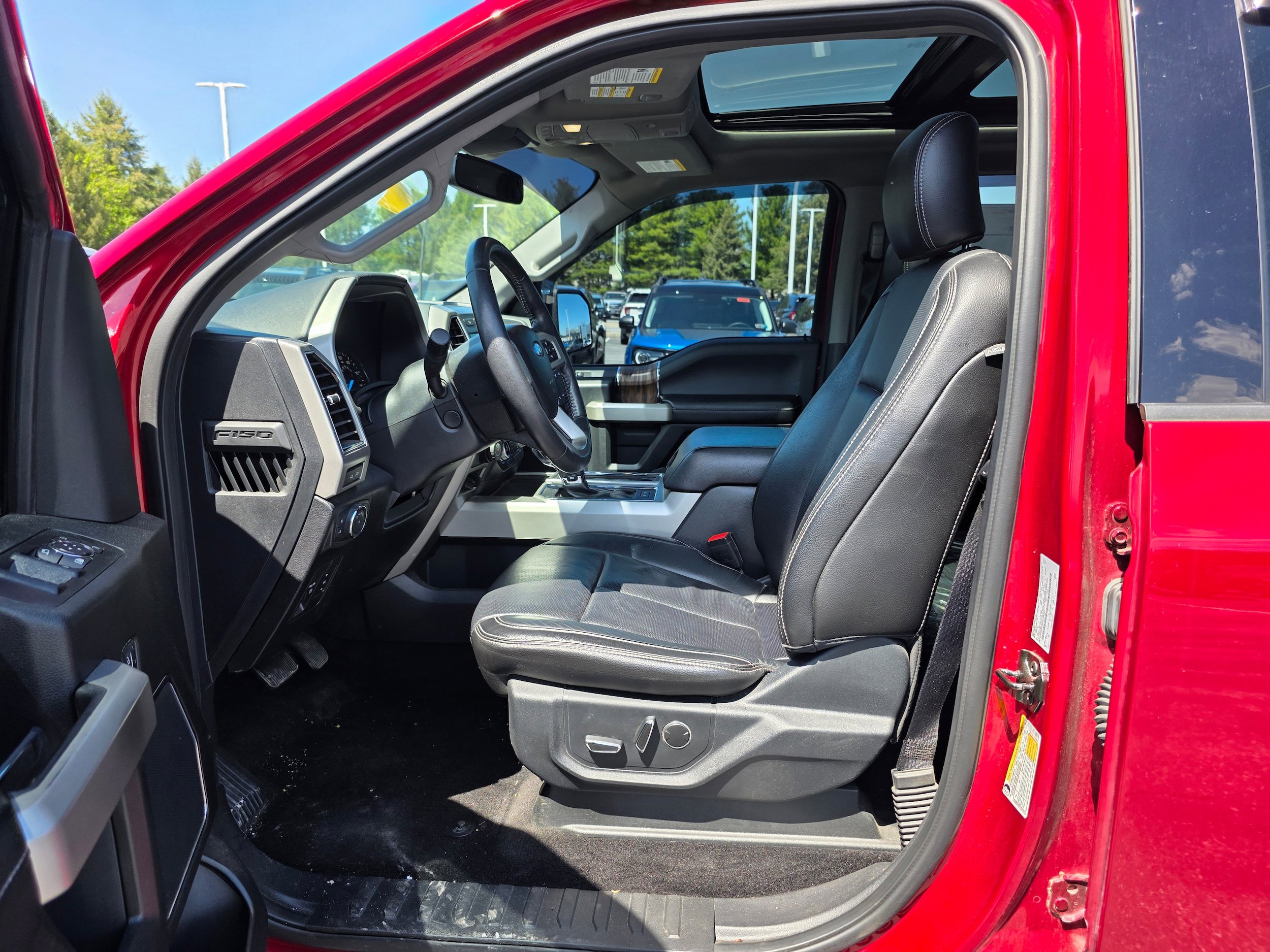 Certified 2018 Ford F150 Lariat w/ Equipment Group 502A Luxury AWD/4WD image 18