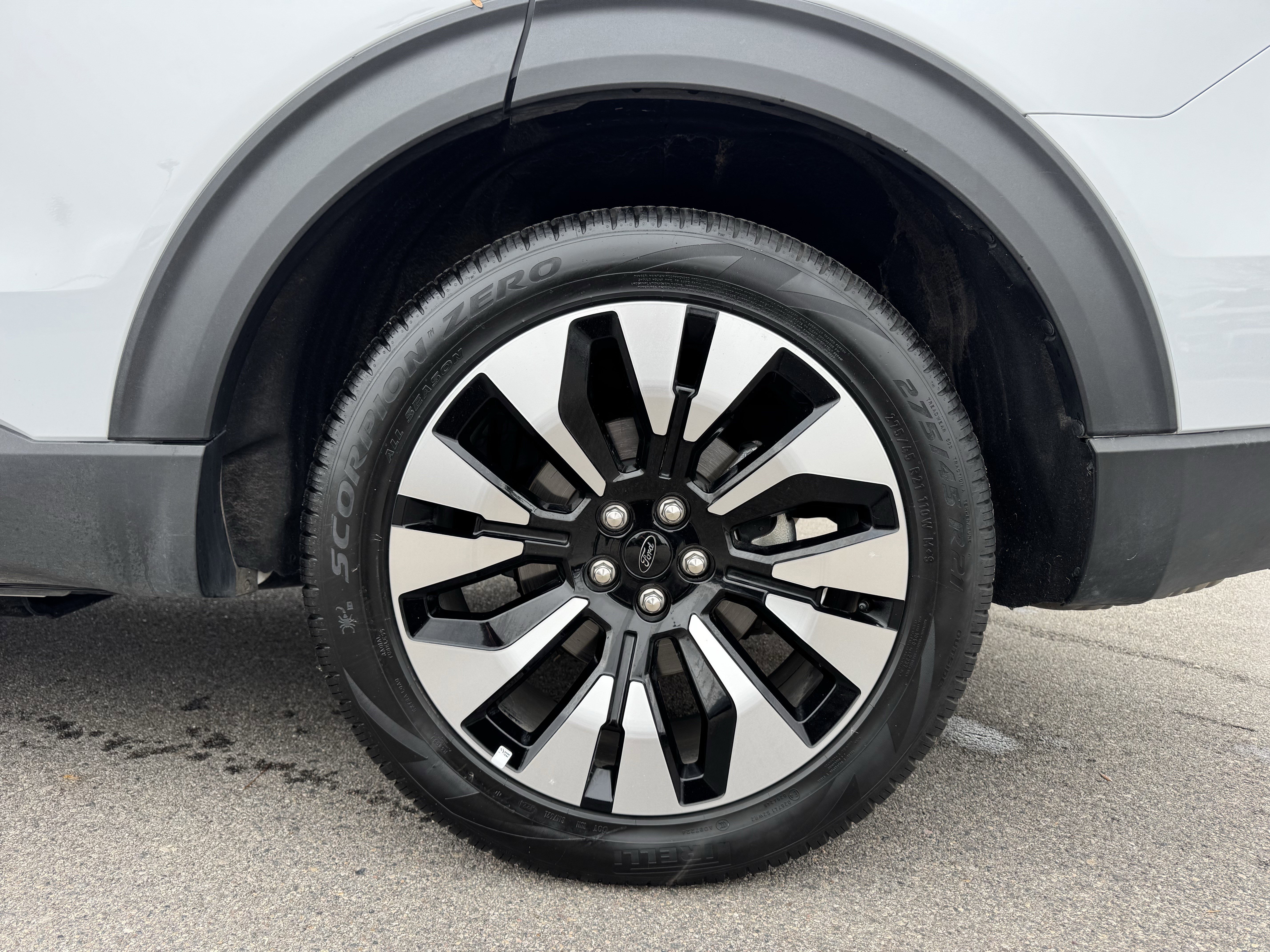 Certified 2025 Ford Explorer Platinum w/ LUX Leather Package image 20