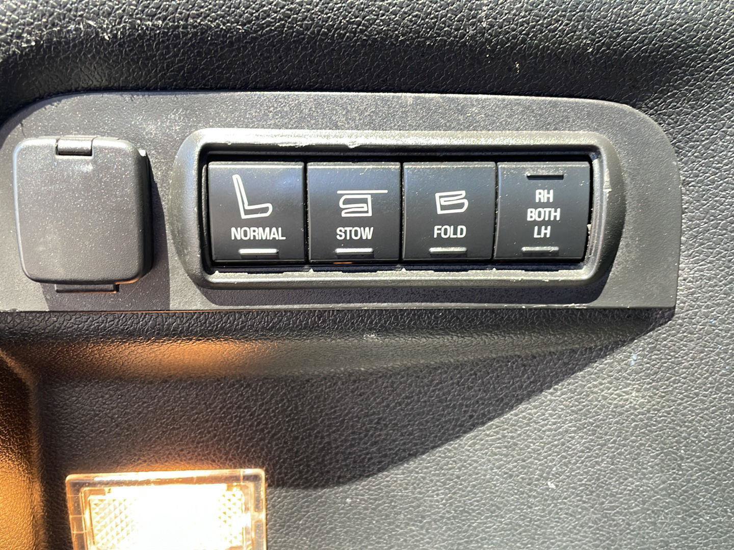 Certified 2018 Ford Explorer Limited w/ Equipment Group 301A AWD/4WD image 30