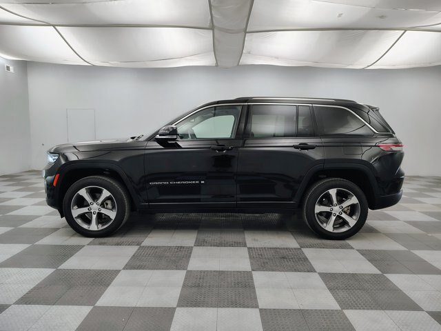Used 2023 Jeep Grand Cherokee Limited AWD/4WD image 8