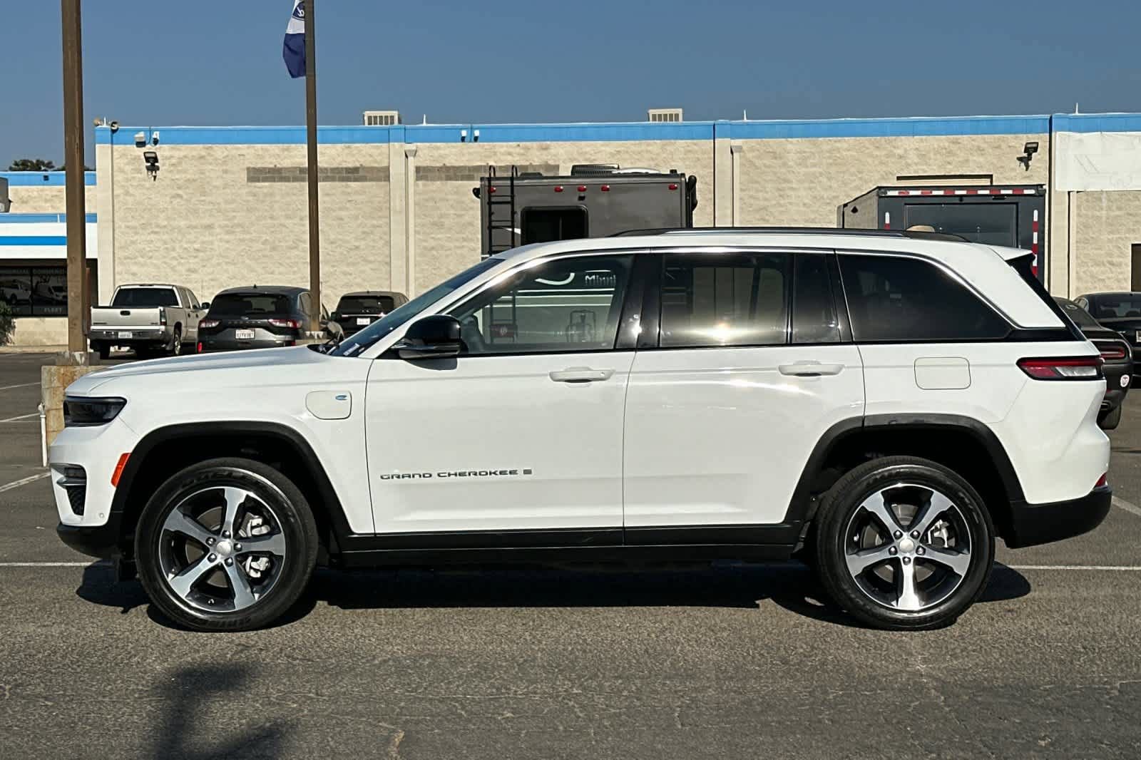 Used 2023 Jeep Grand Cherokee 4WD 4xe w/ Luxury Tech Group II image 6
