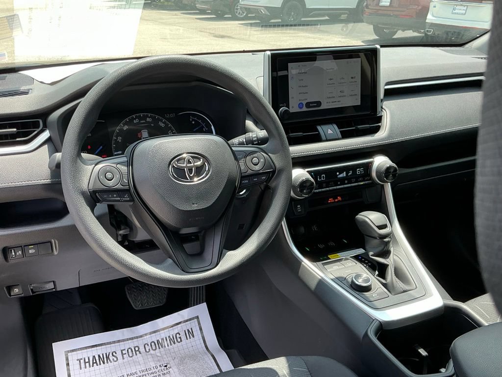 Used 2025 Toyota RAV4 XLE AWD/4WD image 31
