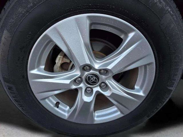 Used 2021 Toyota RAV4 XLE image 27