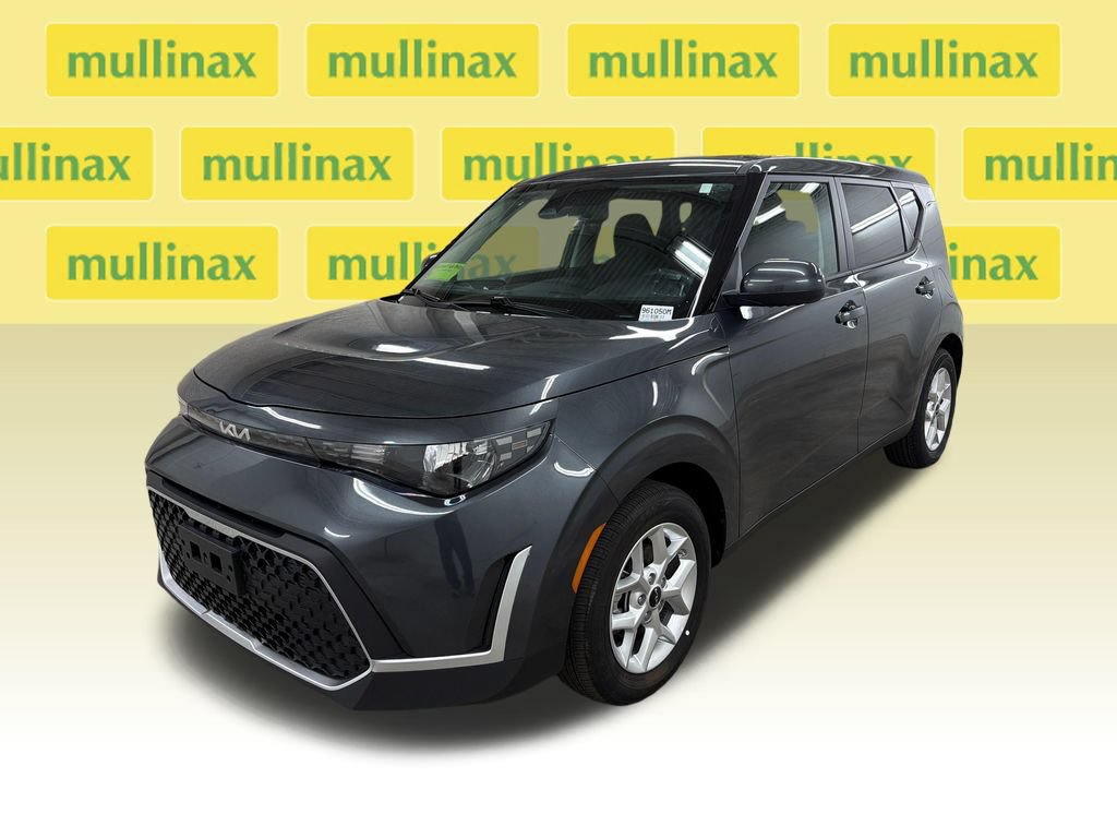 Used 2025 Kia Soul LX w/ LX Technology Package FWD image 13