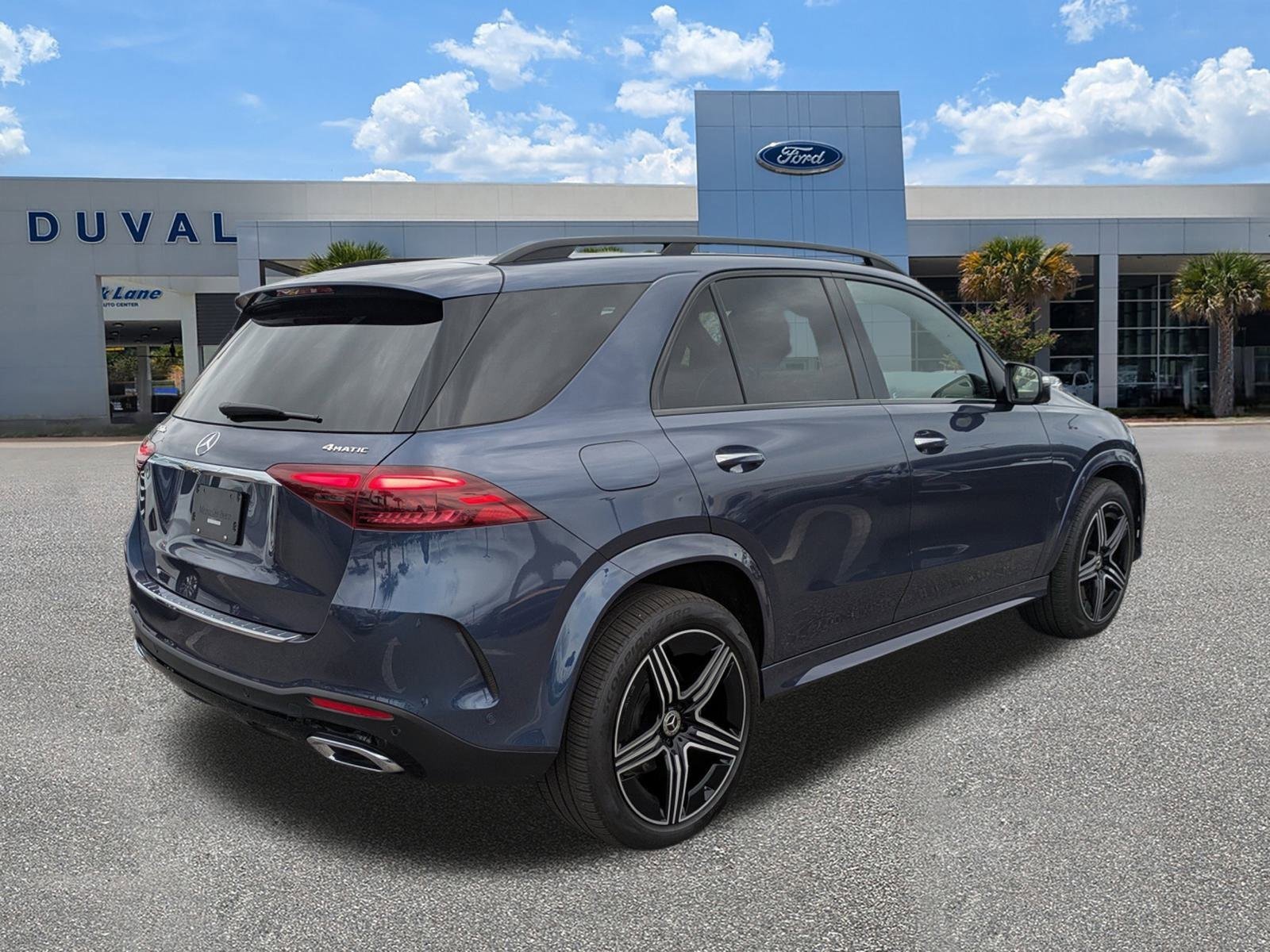 Used 2024 Mercedes-Benz GLE 450e 4MATIC image 4