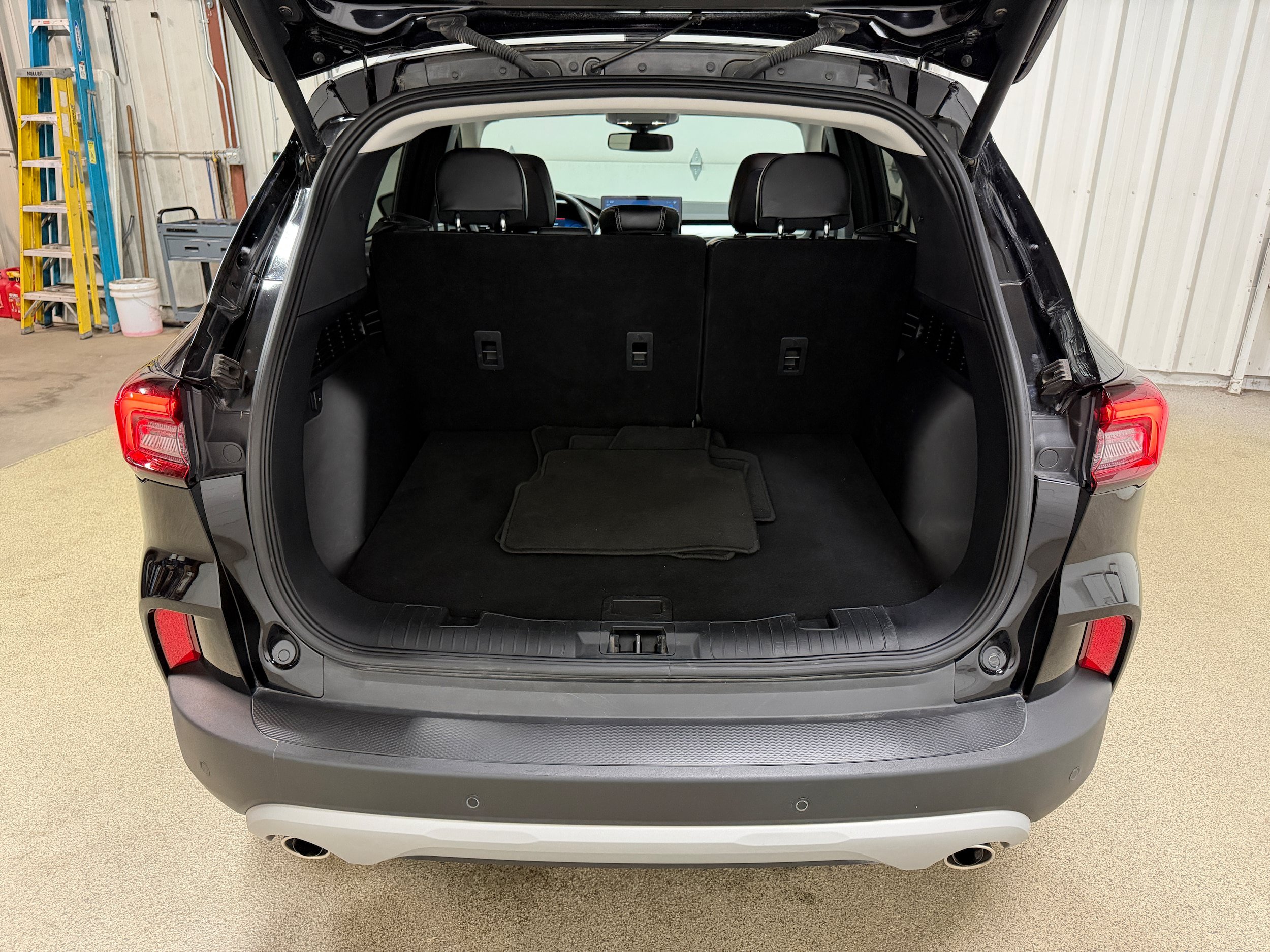 Certified 2024 Ford Escape Platinum AWD/4WD image 28