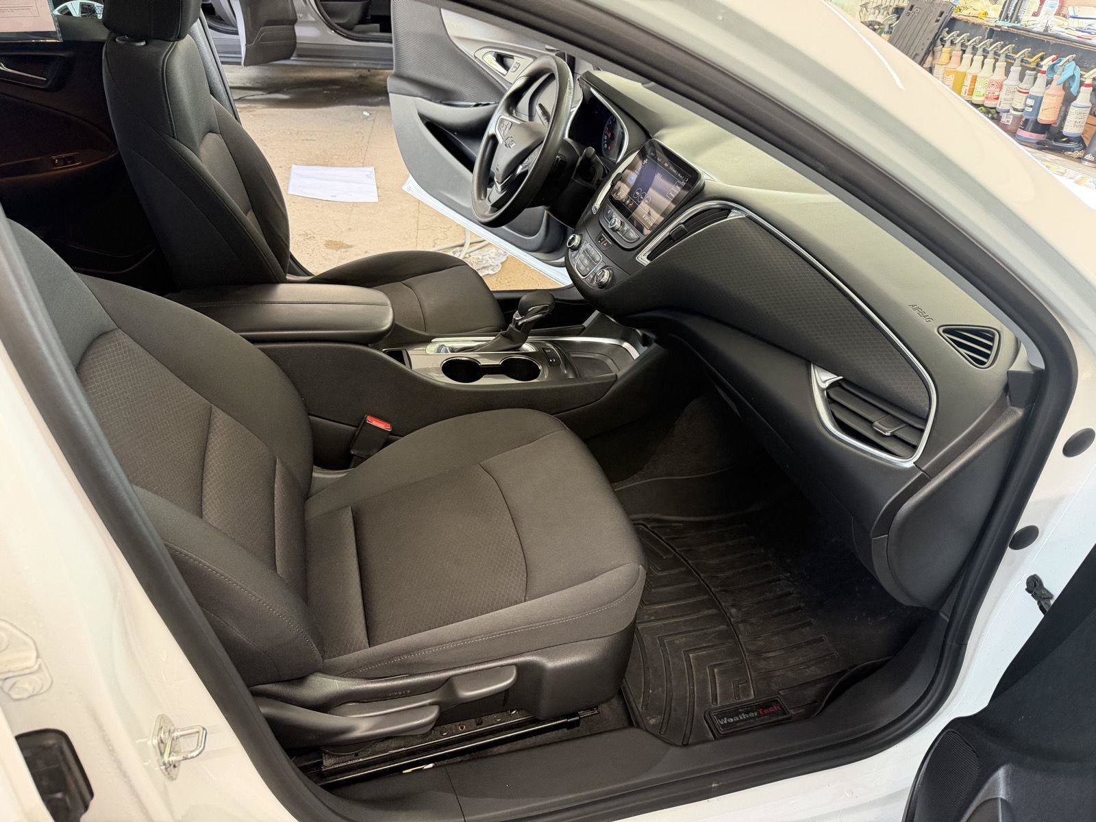 Used 2021 Chevrolet Malibu LT FWD image 27