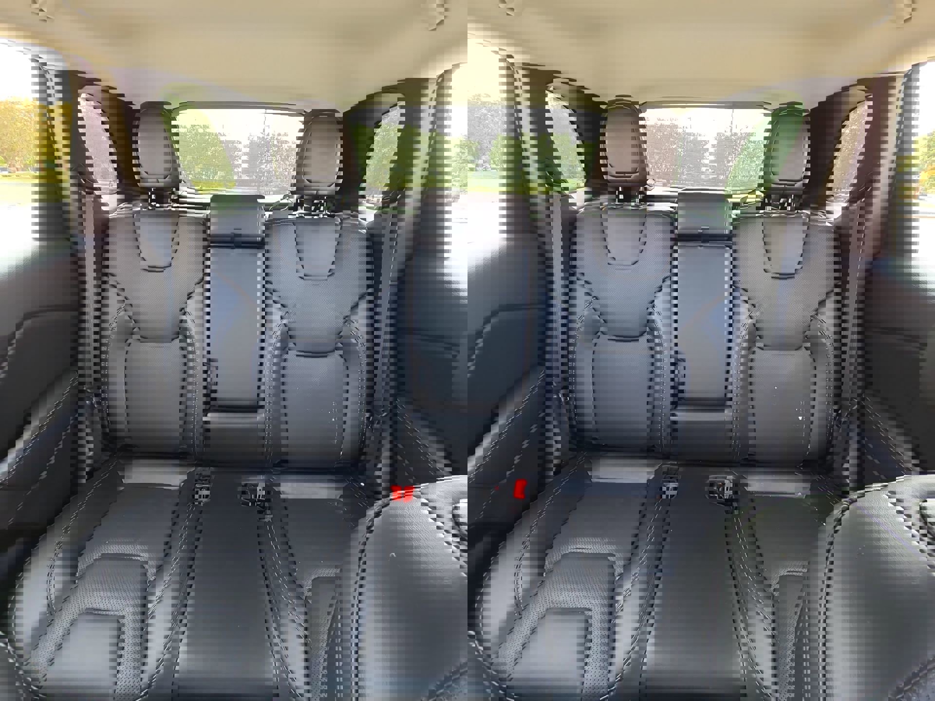 Used 2021 Jeep Cherokee Latitude Lux w/ Comfort/Convenience Group image 21