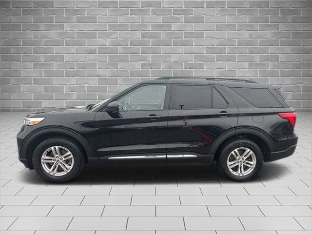 Certified 2022 Ford Explorer XLT w/ Equipment Group 202A image 2