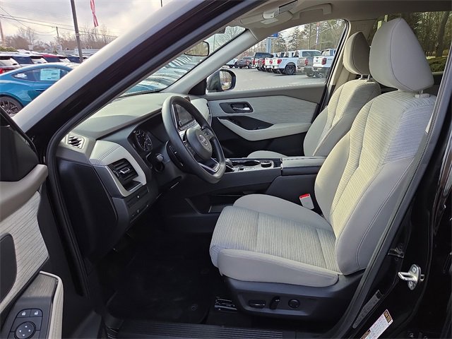 Used 2023 Nissan Rogue SV image 14