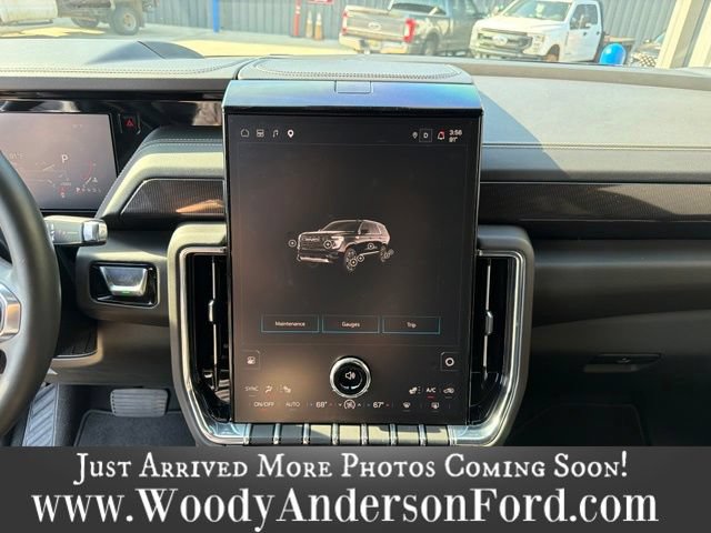 Used 2025 GMC Yukon Elevation w/ LPO, Elevation Black Package AWD/4WD image 12