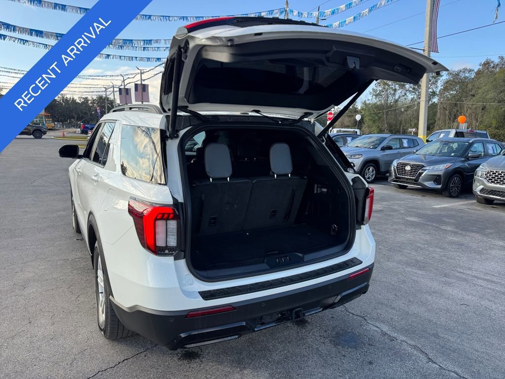 Certified 2025 Ford Explorer ST-Line w/ Premium Package image 4