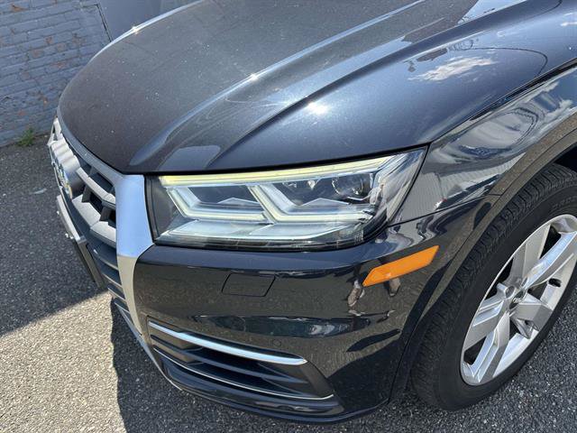 Used 2018 Audi Q5 2.0T Premium Plus w/ Premium Plus Package AWD/4WD image 5