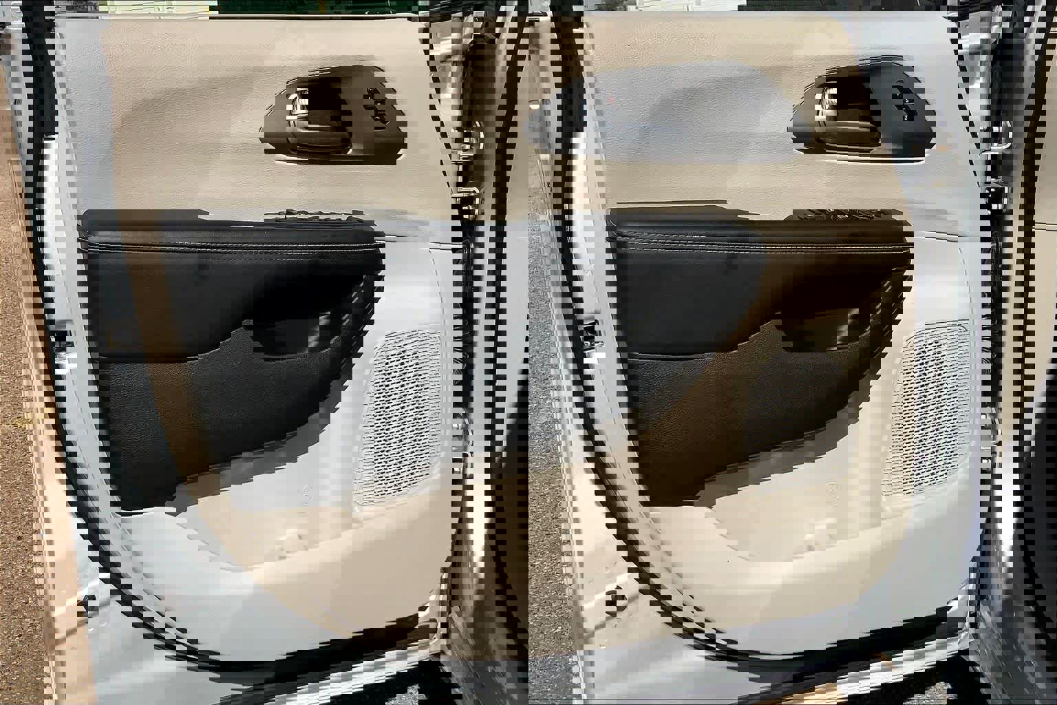 Used 2024 Chrysler Pacifica Touring-L image 22