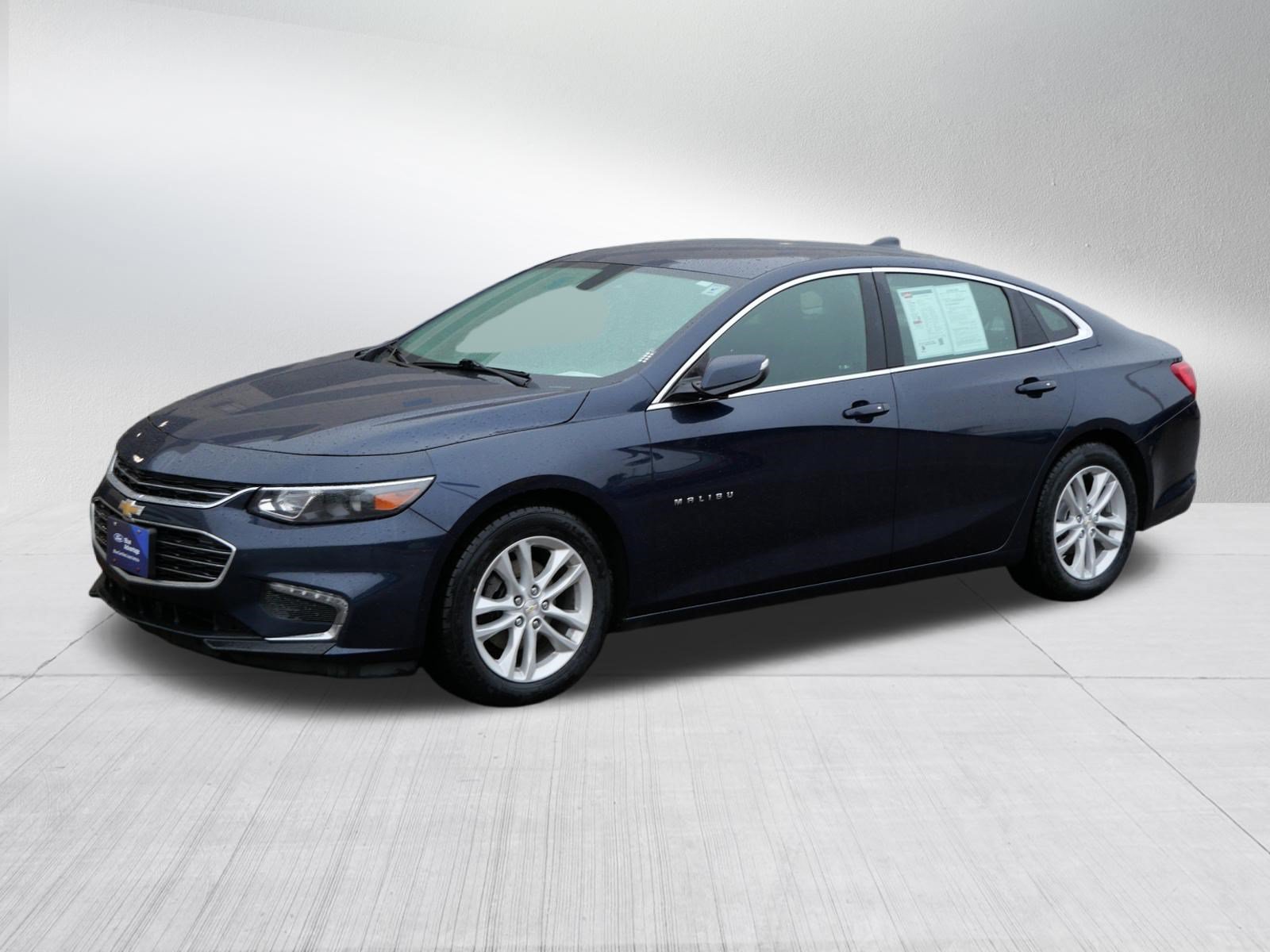 Used 2017 Chevrolet Malibu LT FWD image 3