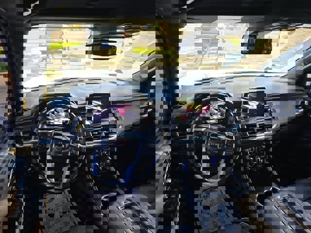 Used 2023 GMC Yukon XL SLT w/ SLT Luxury Package image 9