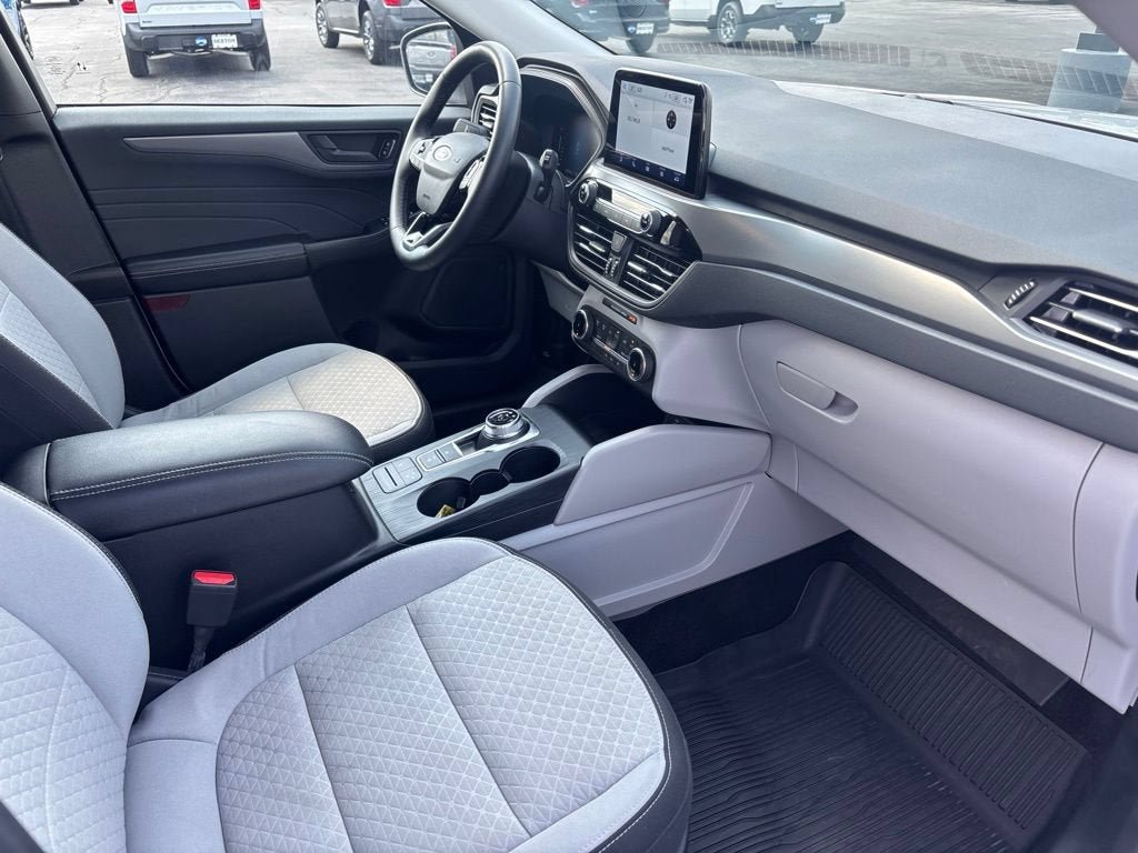 Certified 2024 Ford Escape Active AWD/4WD image 17