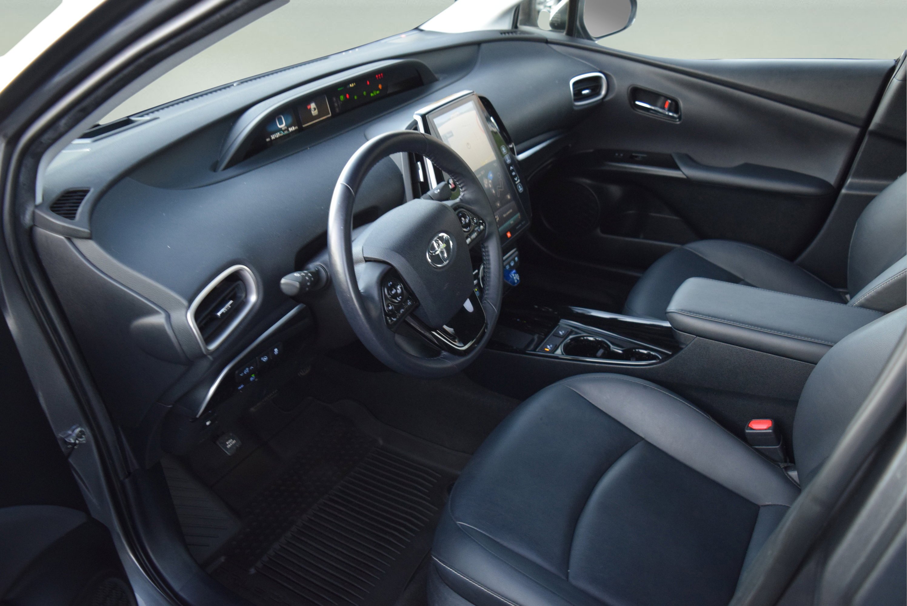 Used 2021 Toyota Prius Prime Limited image 9