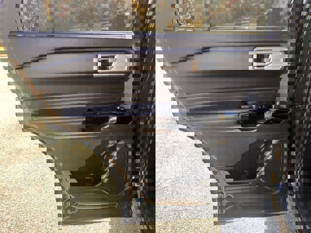 Certified 2022 Ford Explorer Platinum w/ Equipment Group 601A image 27