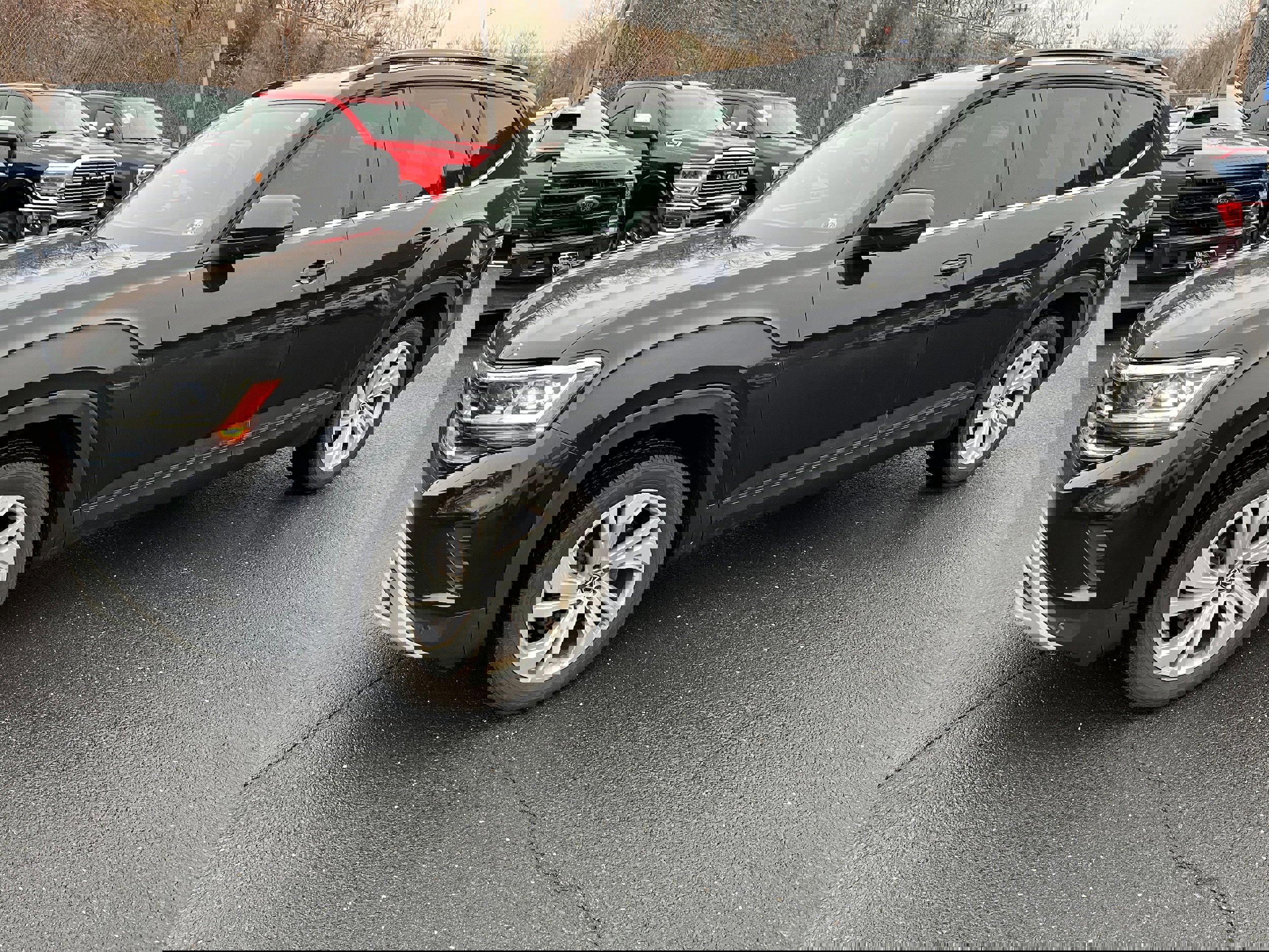 Used 2021 Volkswagen Atlas SE image 2