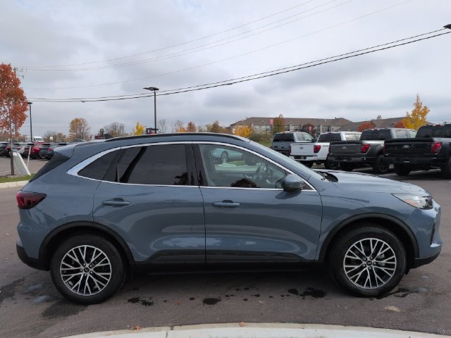 Certified 2025 Ford Escape SE w/ PHEV Premium Package FWD image 6
