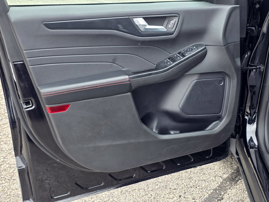 Certified 2025 Ford Escape ST-Line AWD/4WD image 12