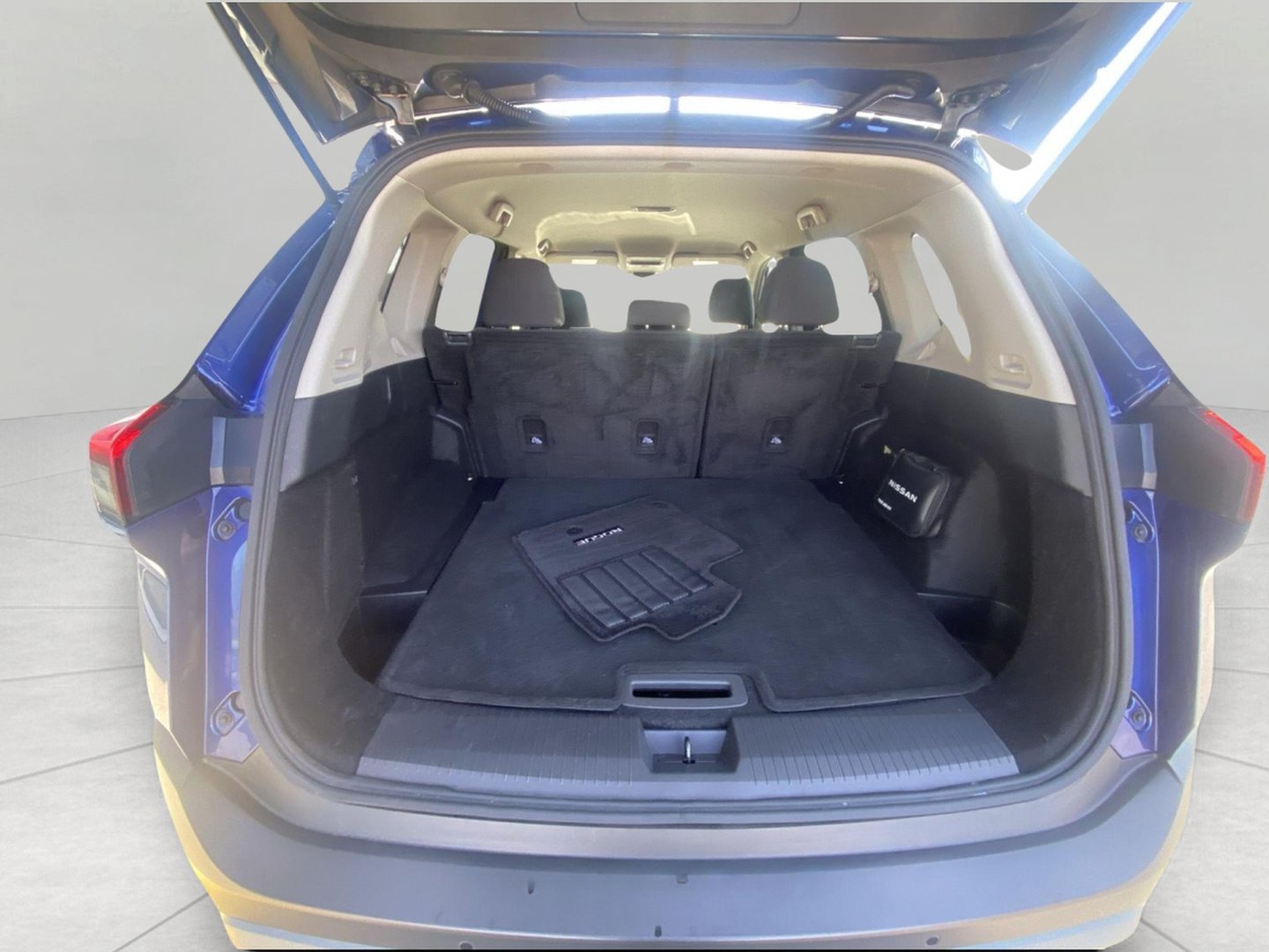 Used 2023 Nissan Rogue S AWD/4WD image 11
