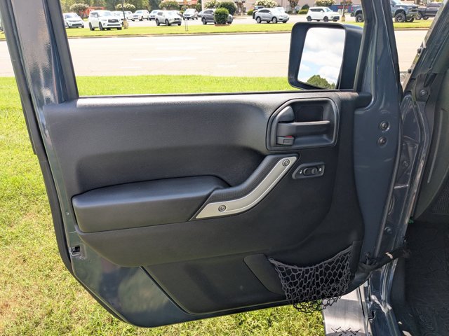 Used 2017 Jeep Wrangler Unlimited Sahara w/ Connectivity Group AWD/4WD image 11