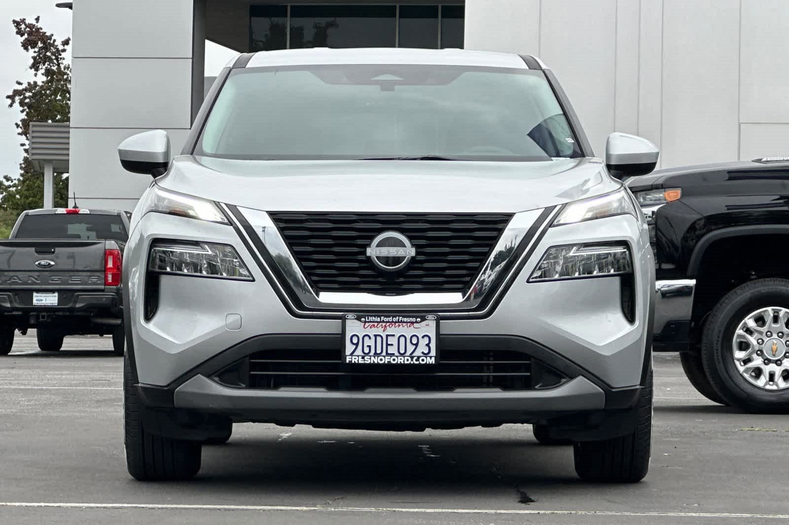 Used 2023 Nissan Rogue SV image 8