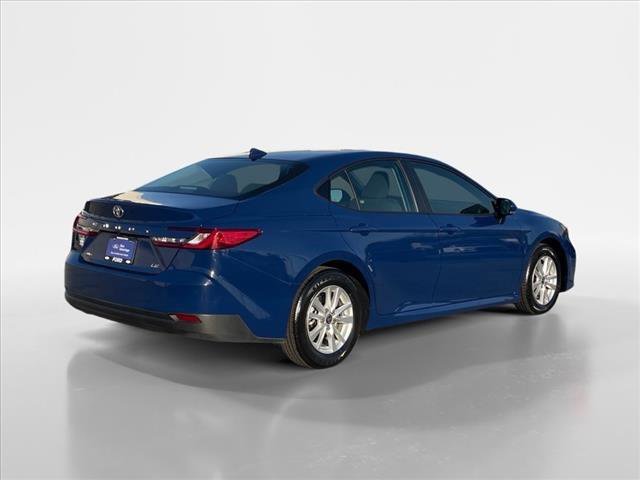 Used 2025 Toyota Camry LE image 4