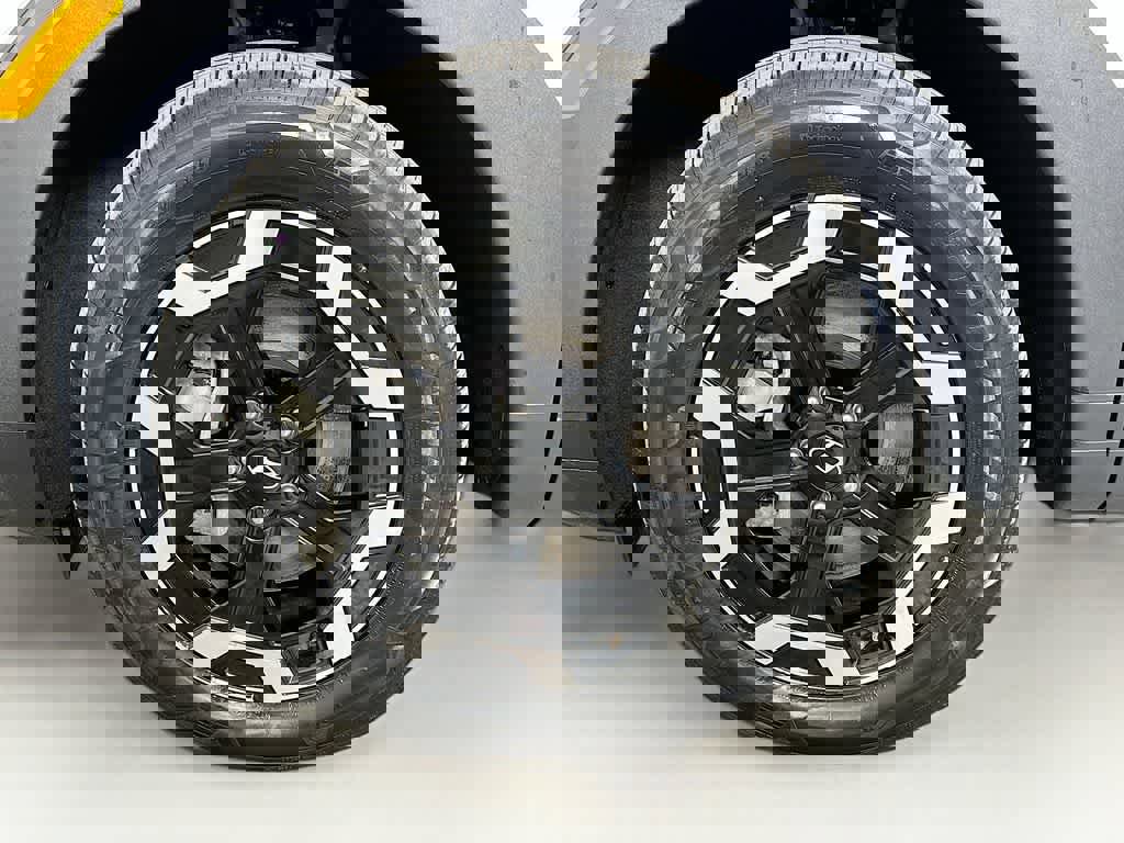 Used 2025 Hyundai Santa Fe SEL image 11