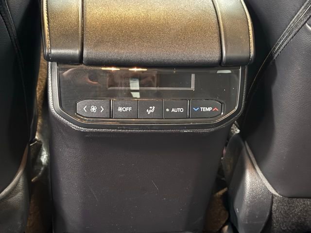 Used 2023 Toyota Highlander Limited image 37