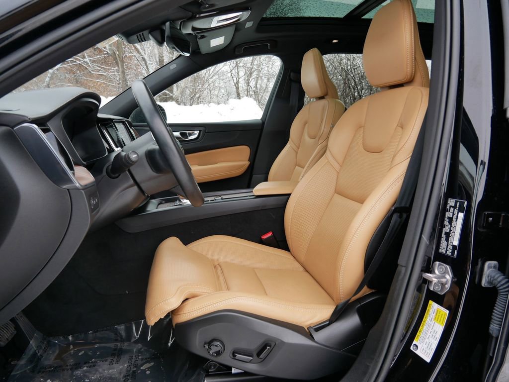 Used 2022 Volvo XC60 T8 Inscription w/ Advanced Package image 14